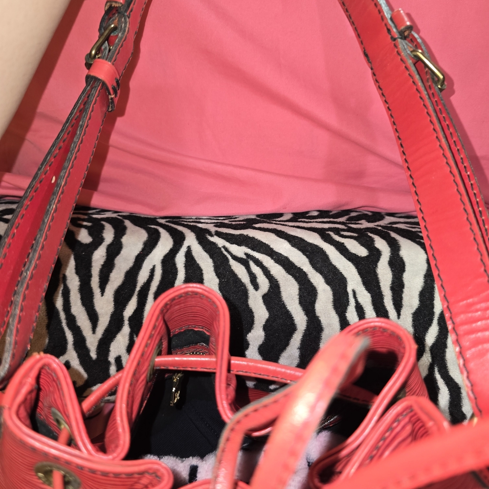 Red Designer Bucket Bag - Picture 4 of 13